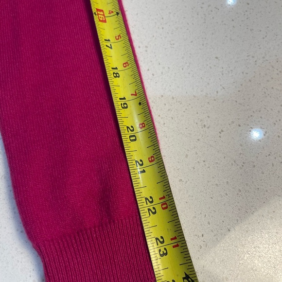 Uniqlo Women's Crewneck Sweater - Bright Fuchsia Pink - Picture 4 of 6